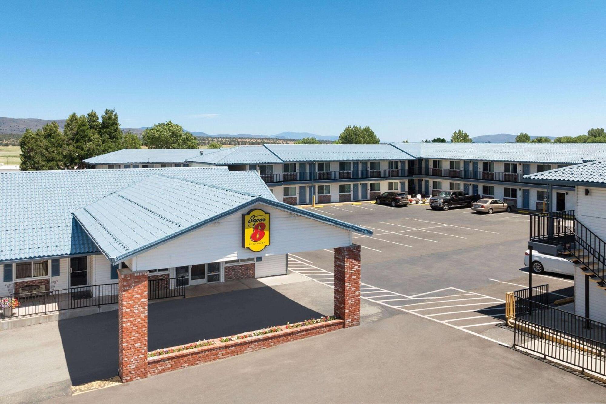 Super 8 By Wyndham Susanville Bagian luar foto