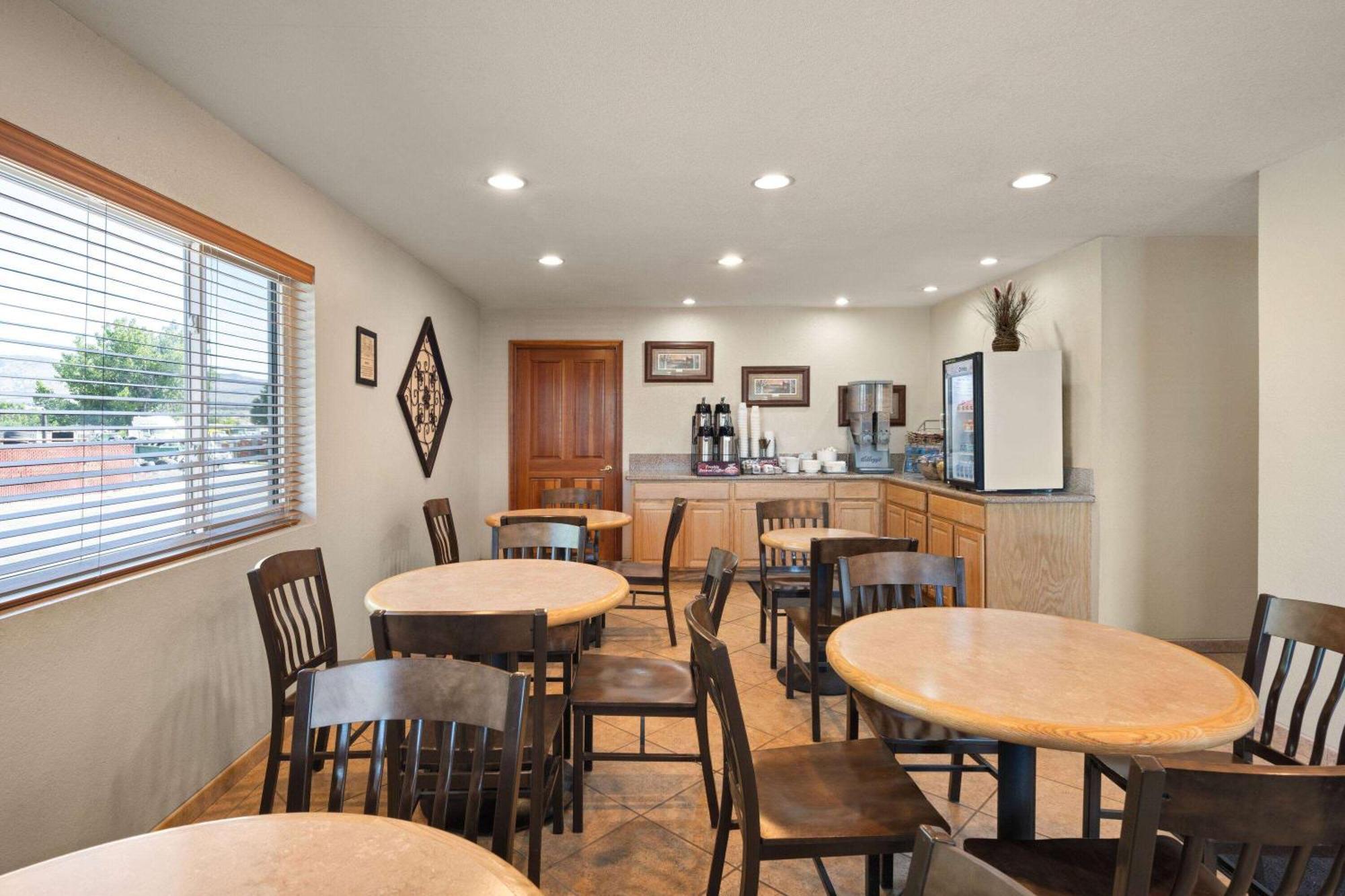 Super 8 By Wyndham Susanville Bagian luar foto